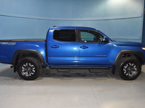 Used 2017 Toyota Tacoma TRD Off-Road image 19