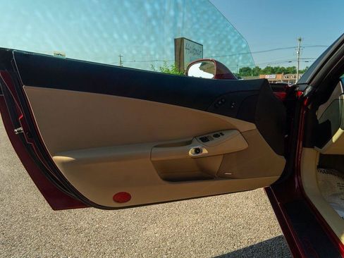 Used 2005 Chevrolet Corvette Convertible w/ Preferred Equipment Group RWD image 11