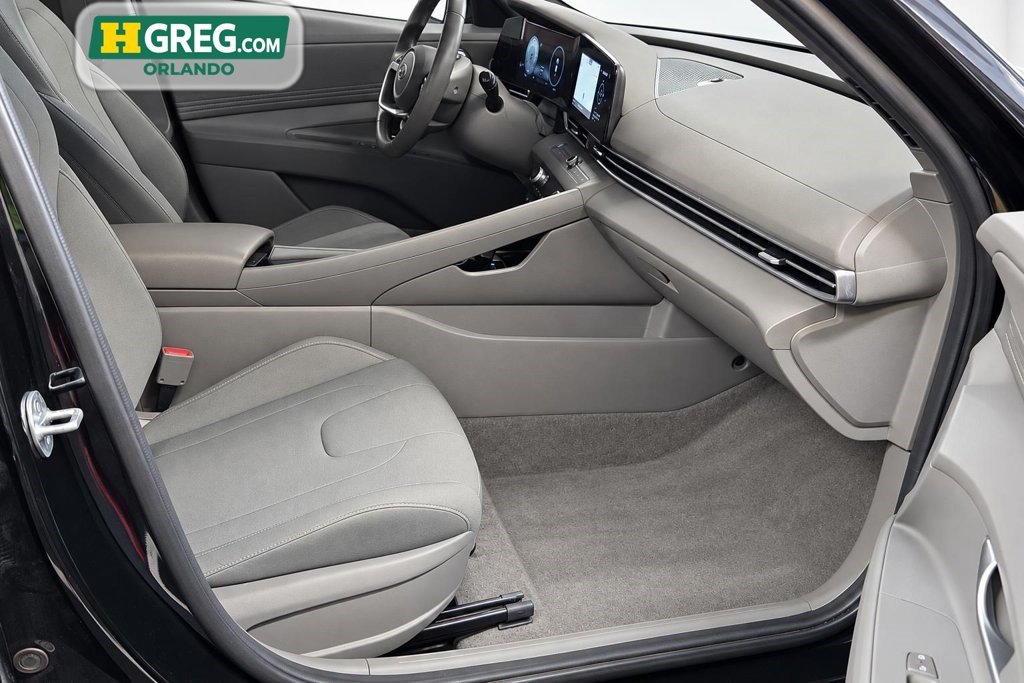Used 2023 Hyundai Elantra SEL w/ Convenience Package FWD image 11