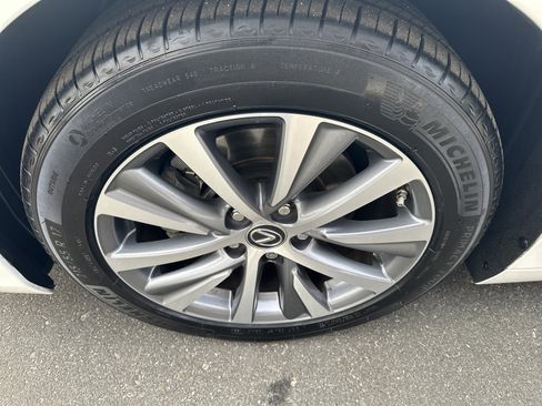 Used 2020 Lexus ES 350 w/ Premium Package image 35