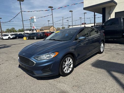 Used 2019 Ford Fusion SE FWD image 2