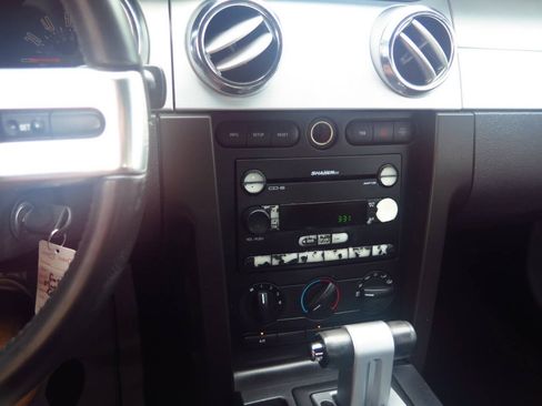 Used 2005 Ford Mustang Premium RWD image 10