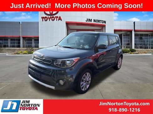 Used 2018 Kia Soul + FWD image 2