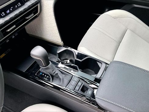 Used 2025 Toyota Camry XLE w/ Premium Plus Package FWD image 17