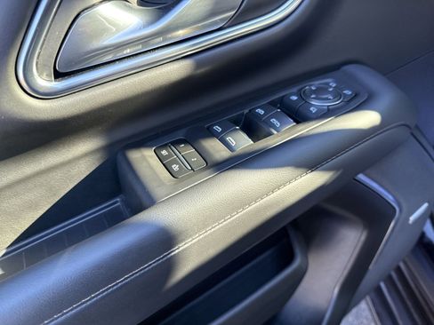 Used 2024 Chevrolet Suburban High Country image 14