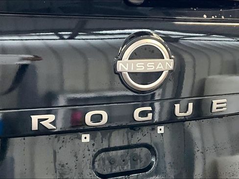 Used 2025 Nissan Rogue SV AWD/4WD image 28