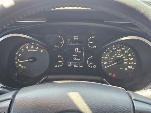 Used 2019 Toyota Sequoia SR5 AWD/4WD image 23