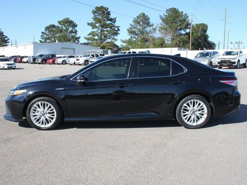 Used 2019 Toyota Camry XLE image 5