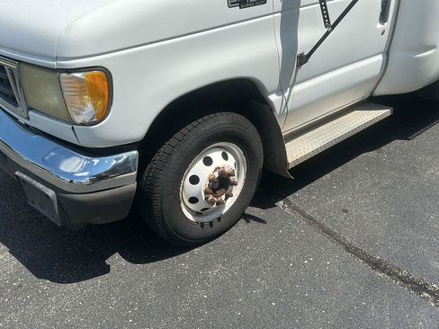 Used 2003 Ford E-450 and Econoline 450 RWD image 17