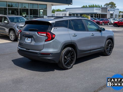Used 2023 GMC Terrain SLE w/ Driver Convenience Package FWD image 3