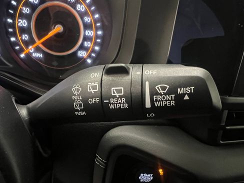 Used 2025 Jeep Wrangler Unlimited Sahara image 33