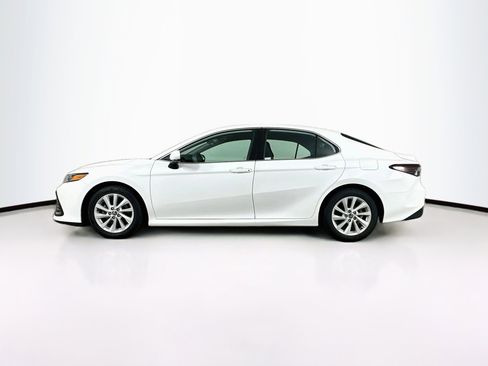 Used 2021 Toyota Camry LE FWD image 4