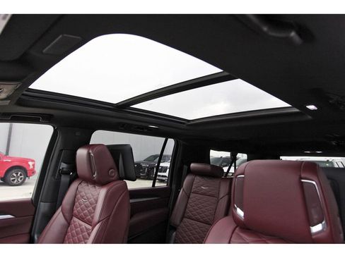 New 2026 Cadillac Escalade ESV Luxury AWD/4WD image 24