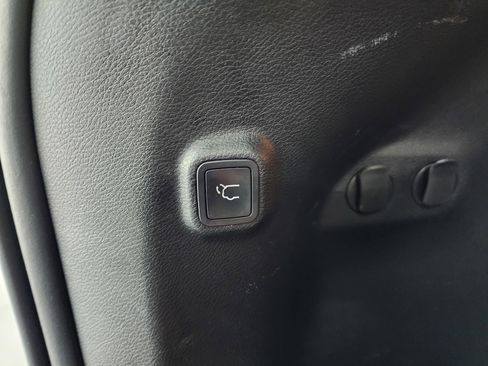 Used 2020 Jeep Cherokee Limited image 29