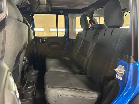 Used 2024 Jeep Wrangler Unlimited image 14