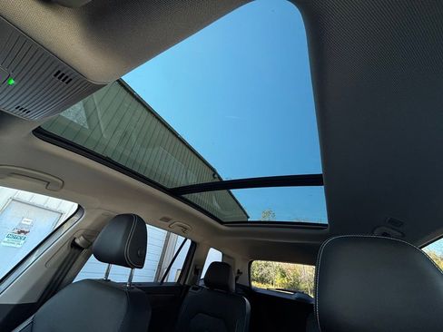 Certified 2025 Volkswagen Atlas SE image 31