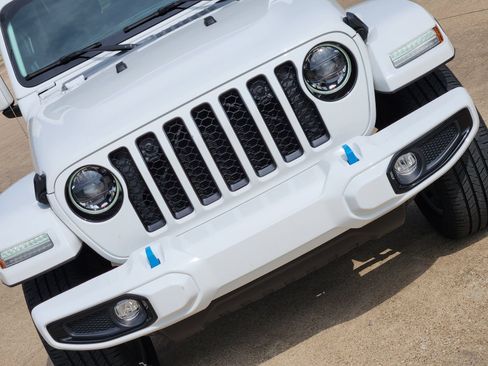 Used 2023 Jeep Wrangler Unlimited Sahara AWD/4WD image 14