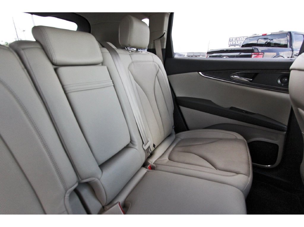 Used 2020 Lincoln Nautilus Reserve w/ Equipment Group 201A FWD image 13