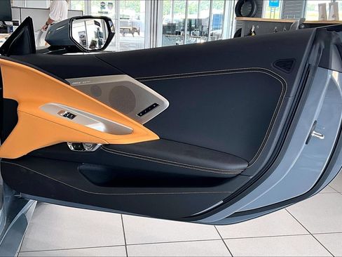 Used 2024 Chevrolet Corvette Stingray Preferred Conv w/ Z51 Performance Package RWD image 17