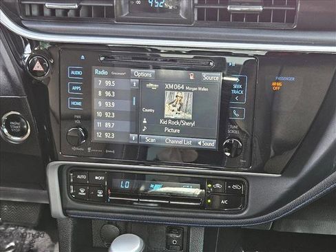 Used 2018 Toyota Corolla SE w/ SE Premium Package FWD image 17