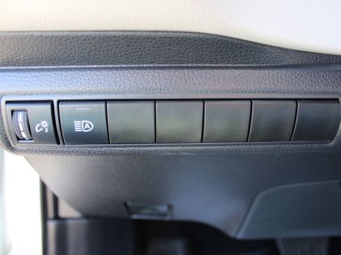 Used 2025 Toyota Corolla LE image 28