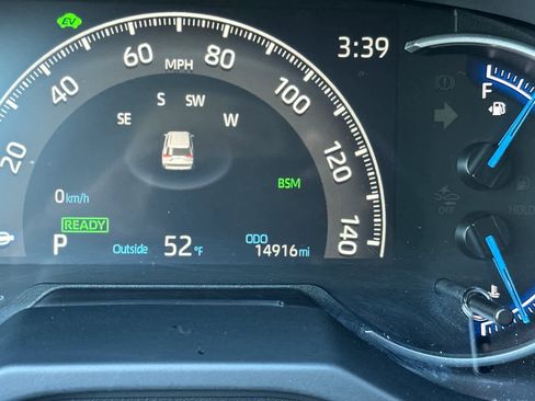 Used 2025 Toyota RAV4 LE image 28