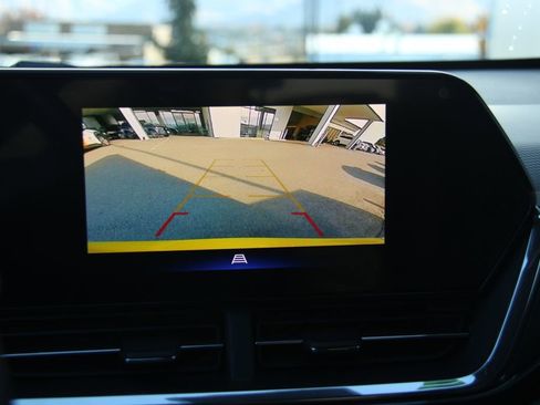 Used 2025 Chevrolet Trax RS image 17