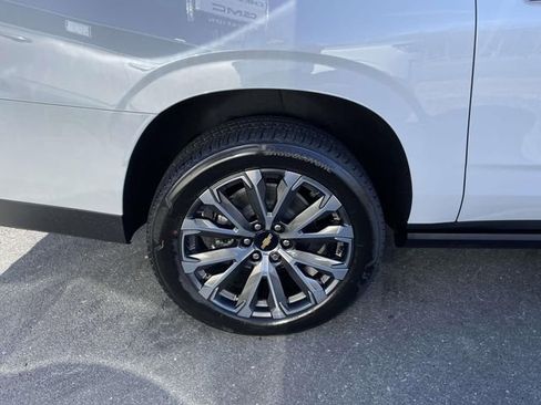 New 2026 Chevrolet Suburban High Country image 9
