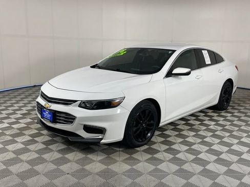 Used 2018 Chevrolet Malibu LT FWD image 1