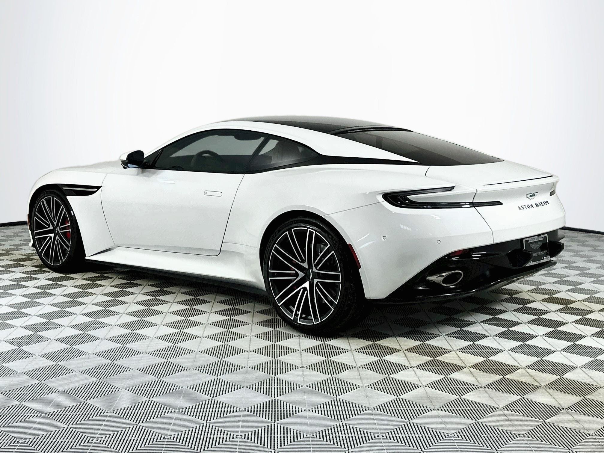 Used 2025 Aston Martin DB12 Coupe RWD image 2