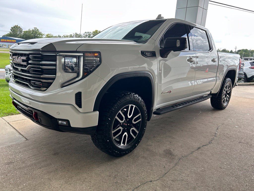 Used 2023 GMC Sierra 1500 AT4 w/ AT4 Premium Package AWD/4WD image 4