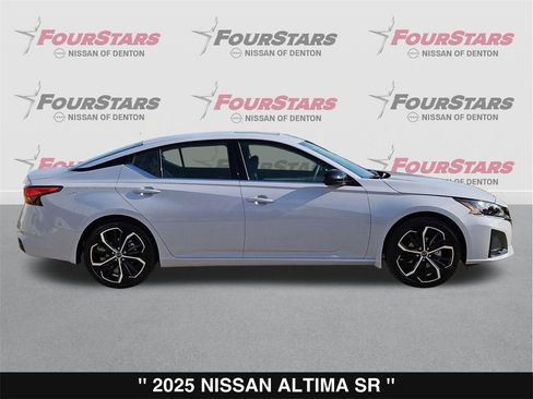 New 2025 Nissan Altima 2.5 SR image 3
