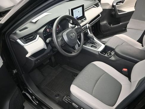 Used 2025 Toyota RAV4 XLE w/ Convenience Package FWD image 5
