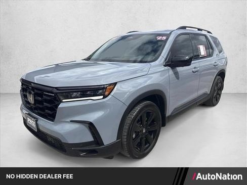 Used 2025 Honda Pilot Black Edition image 1