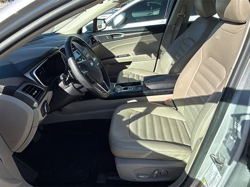 Used 2019 Ford Fusion SEL image 12
