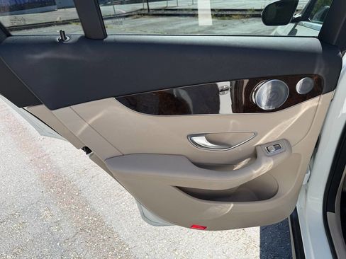 Used 2018 Mercedes-Benz GLC 300 4MATIC image 30