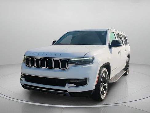 Used 2023 Jeep Wagoneer L Series III w/ Preferred Equipment Group image 5