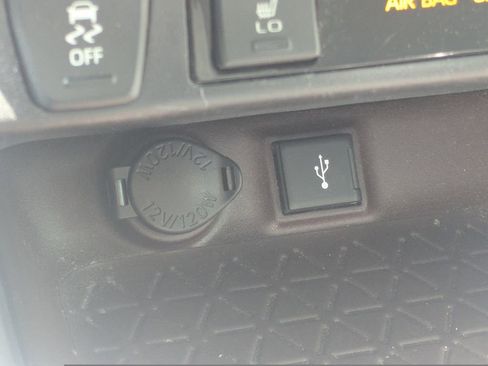 Used 2020 Toyota RAV4 Limited FWD image 37