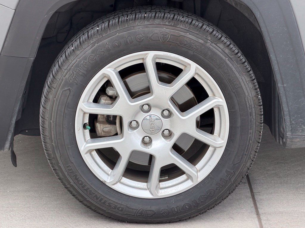 Used 2020 Jeep Renegade Latitude w/ Popular Equipment Group FWD image 12