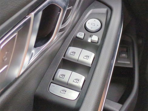 New 2025 BMW 330i Sedan w/ M Sport Package image 22