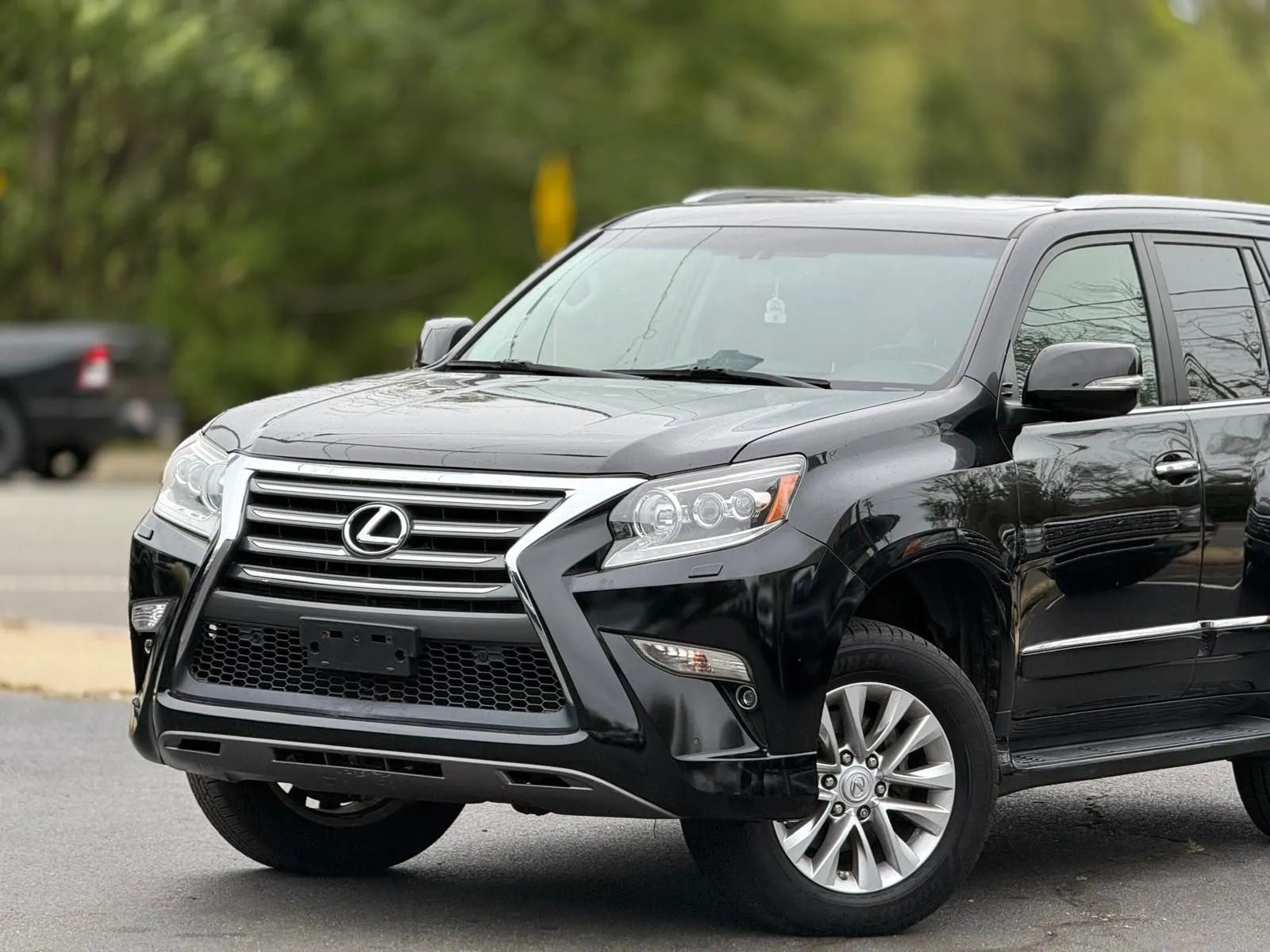 Used 2017 Lexus GX 460 Premium w/ Premium Package AWD/4WD image 2