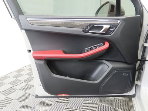 Used 2022 Porsche Macan GTS image 25