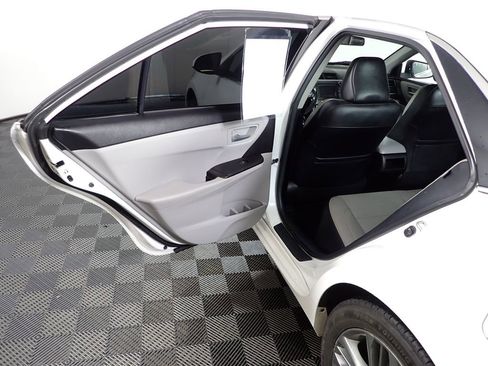 Used 2016 Toyota Camry SE image 26