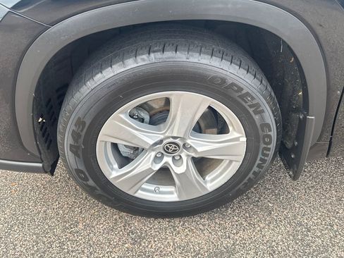 Used 2024 Toyota Highlander LE image 39