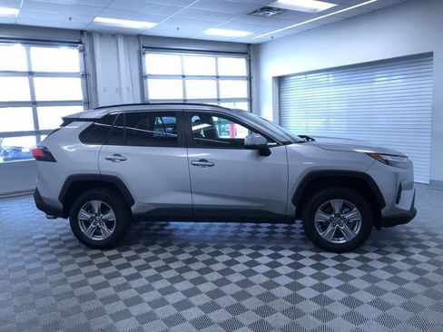 Used 2025 Toyota RAV4 XLE AWD/4WD image 32
