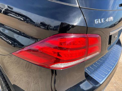 Used 2016 Mercedes-Benz GLE 400 4MATIC image 29