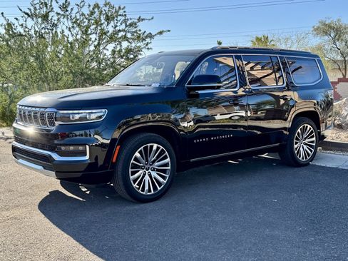 Used 2022 Jeep Grand Wagoneer Series III w/ Flexible Seating Group image 7