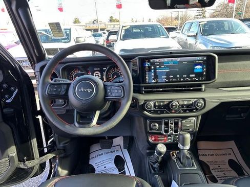 Used 2024 Jeep Gladiator Rubicon w/ Technology Group image 16