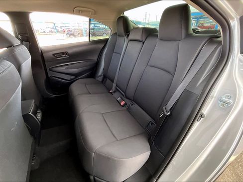 Used 2025 Toyota Corolla LE image 21