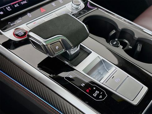 New 2025 Audi RS Q8 performance image 17